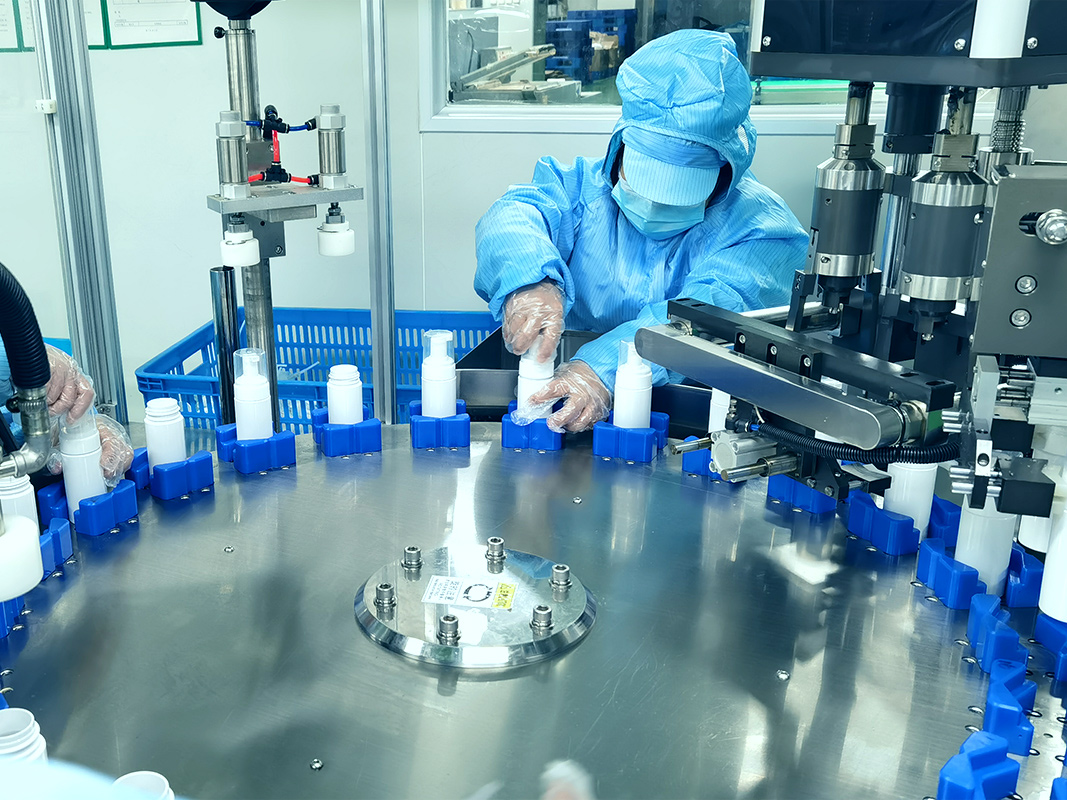 旋轉(zhuǎn)灌裝機(jī)